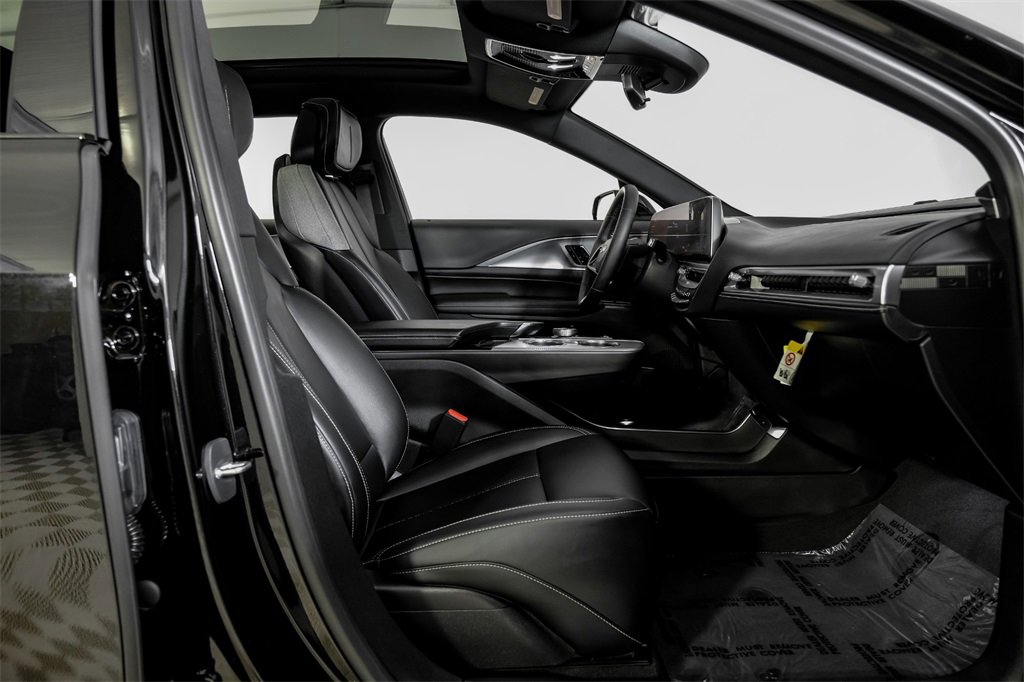 Used 2024 Cadillac Lyriq Tech image 33
