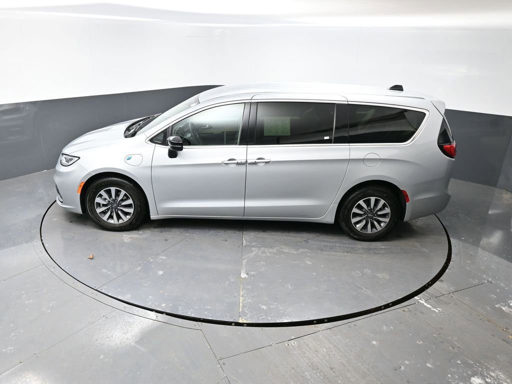 Used 2024 Chrysler Pacifica Select image 46