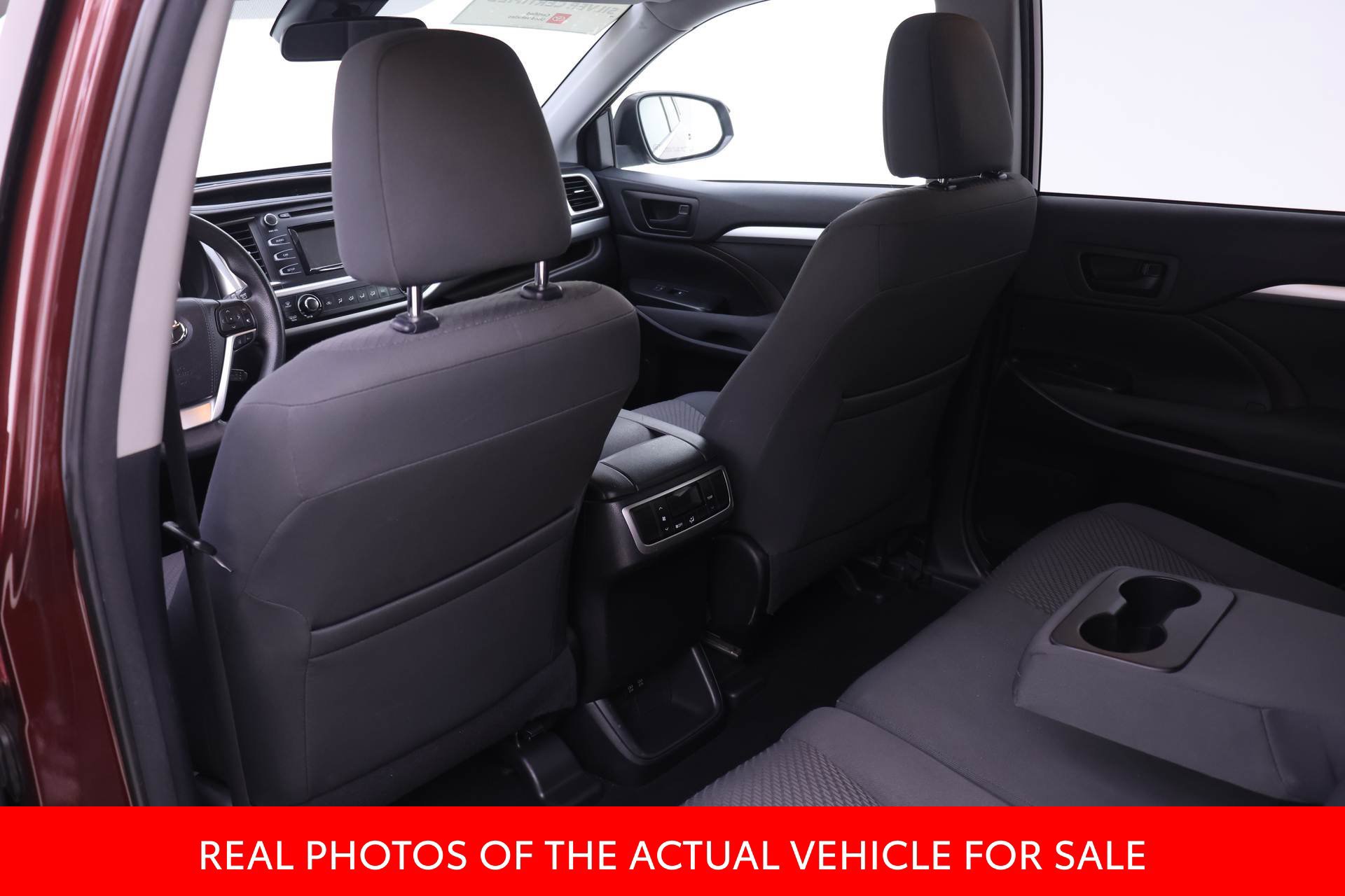 Used 2018 Toyota Highlander LE FWD image 11