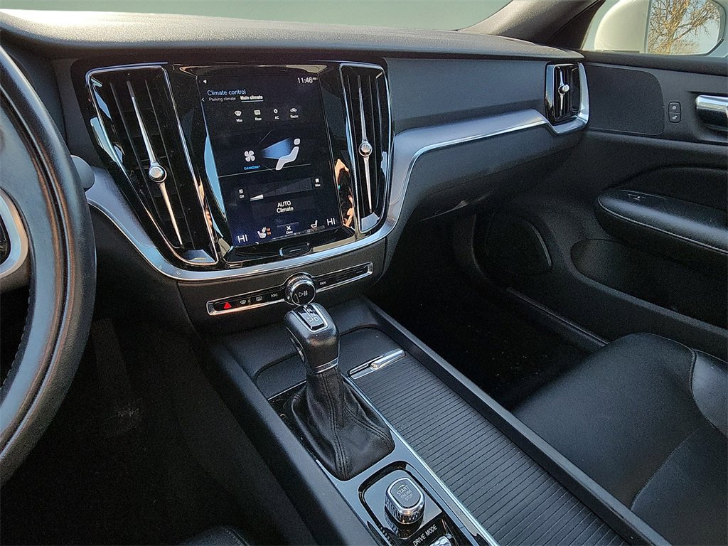 Used 2020 Volvo S60 T5 Momentum image 24