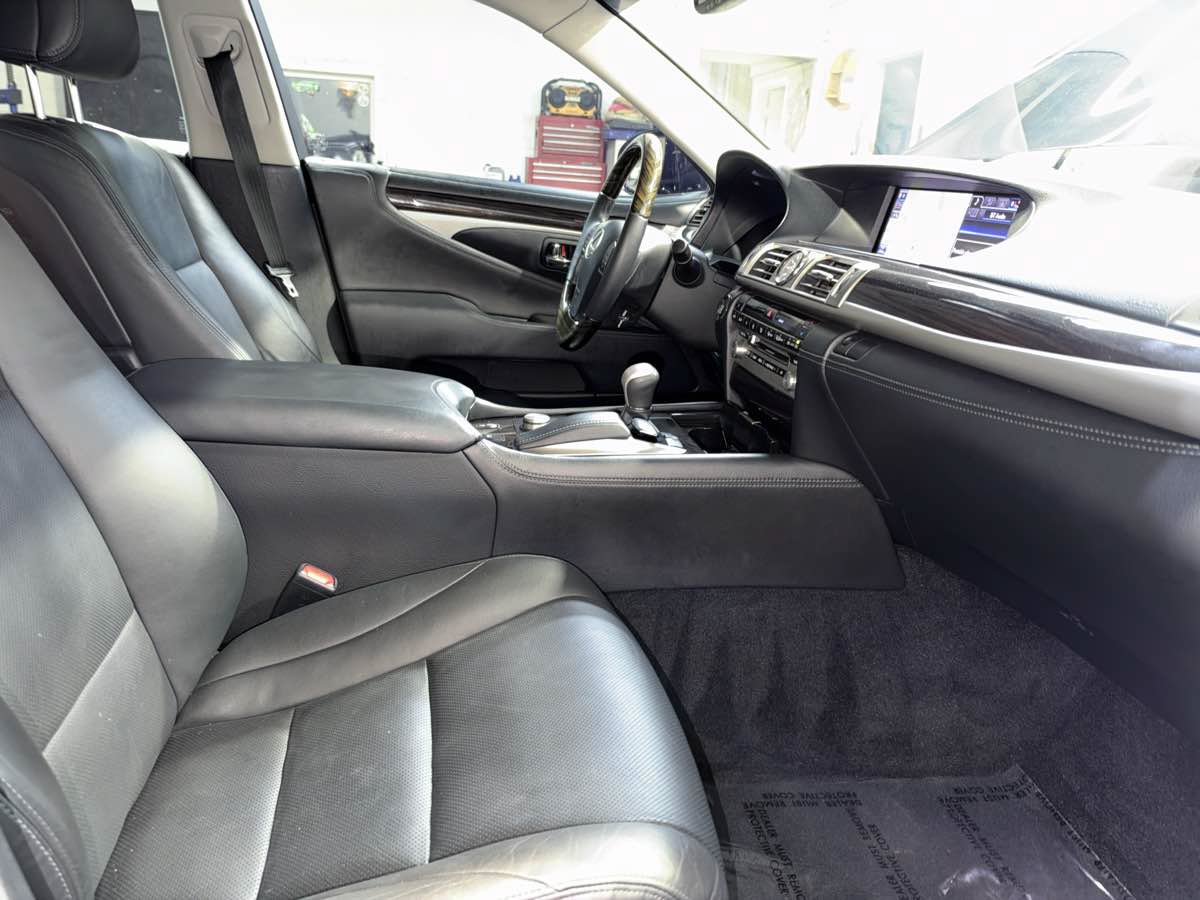 Used 2014 Lexus LS 460 w/ Comfort Package RWD image 27