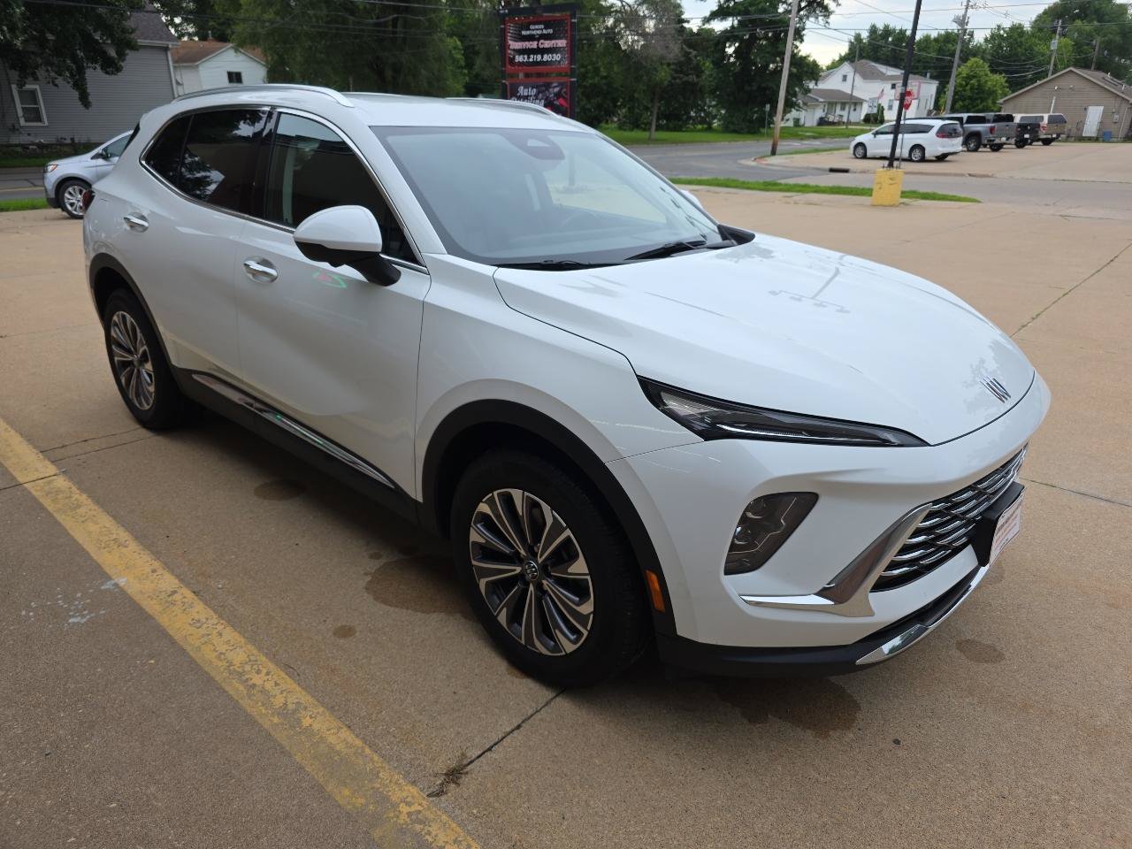 Used 2024 Buick Envision Preferred AWD/4WD image 2