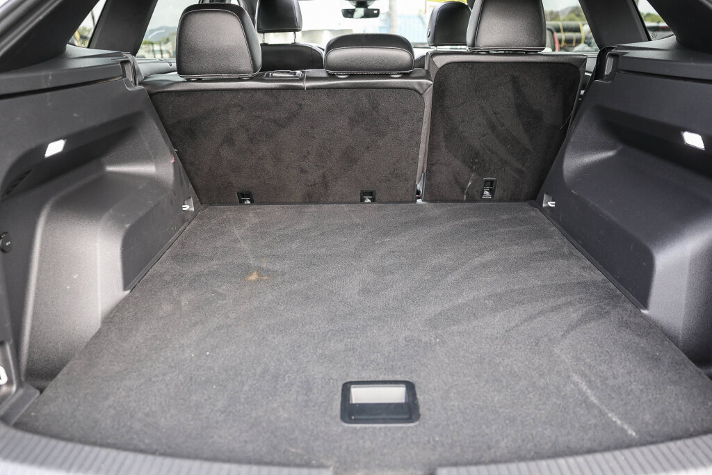 Used 2024 Volkswagen Atlas Cross Sport SE FWD image 26