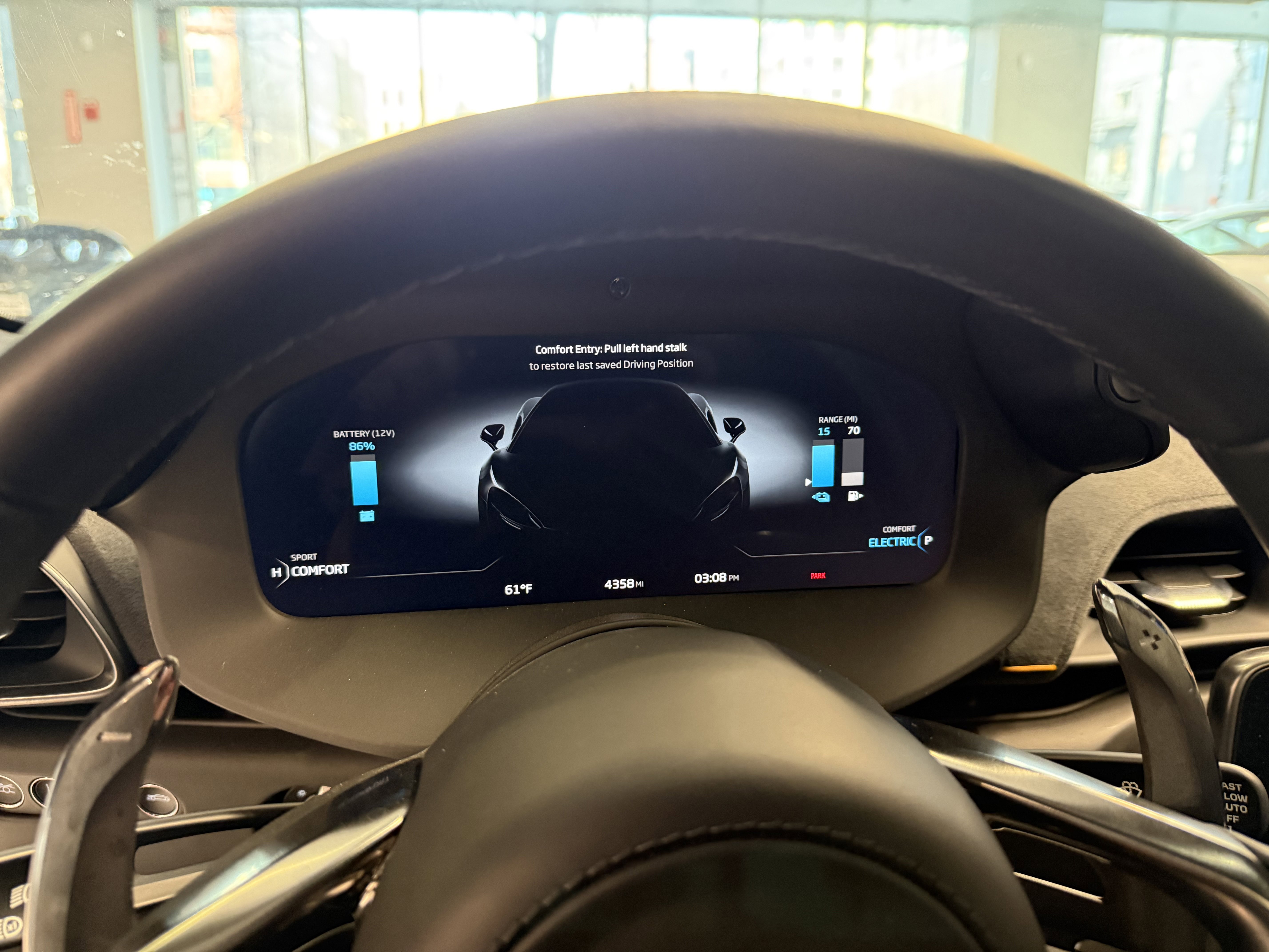 Used 2024 McLaren Artura image 11