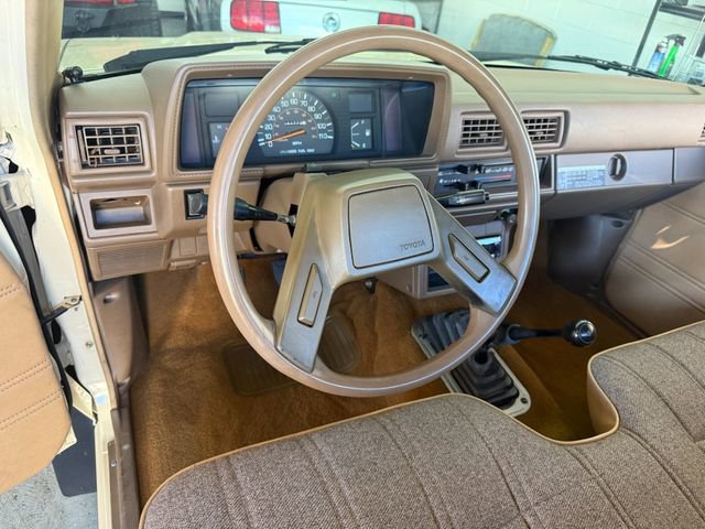 Used 1987 Toyota Pickup 4x4 Regular Cab image 37