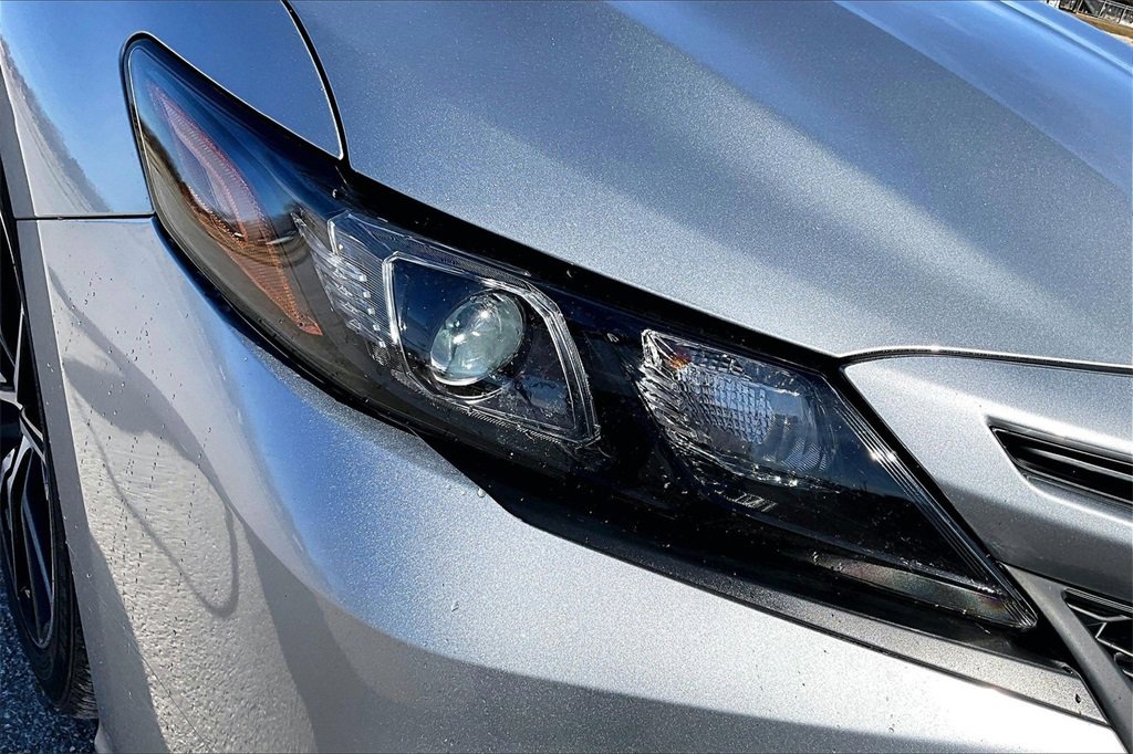 Used 2024 Toyota Camry SE image 25