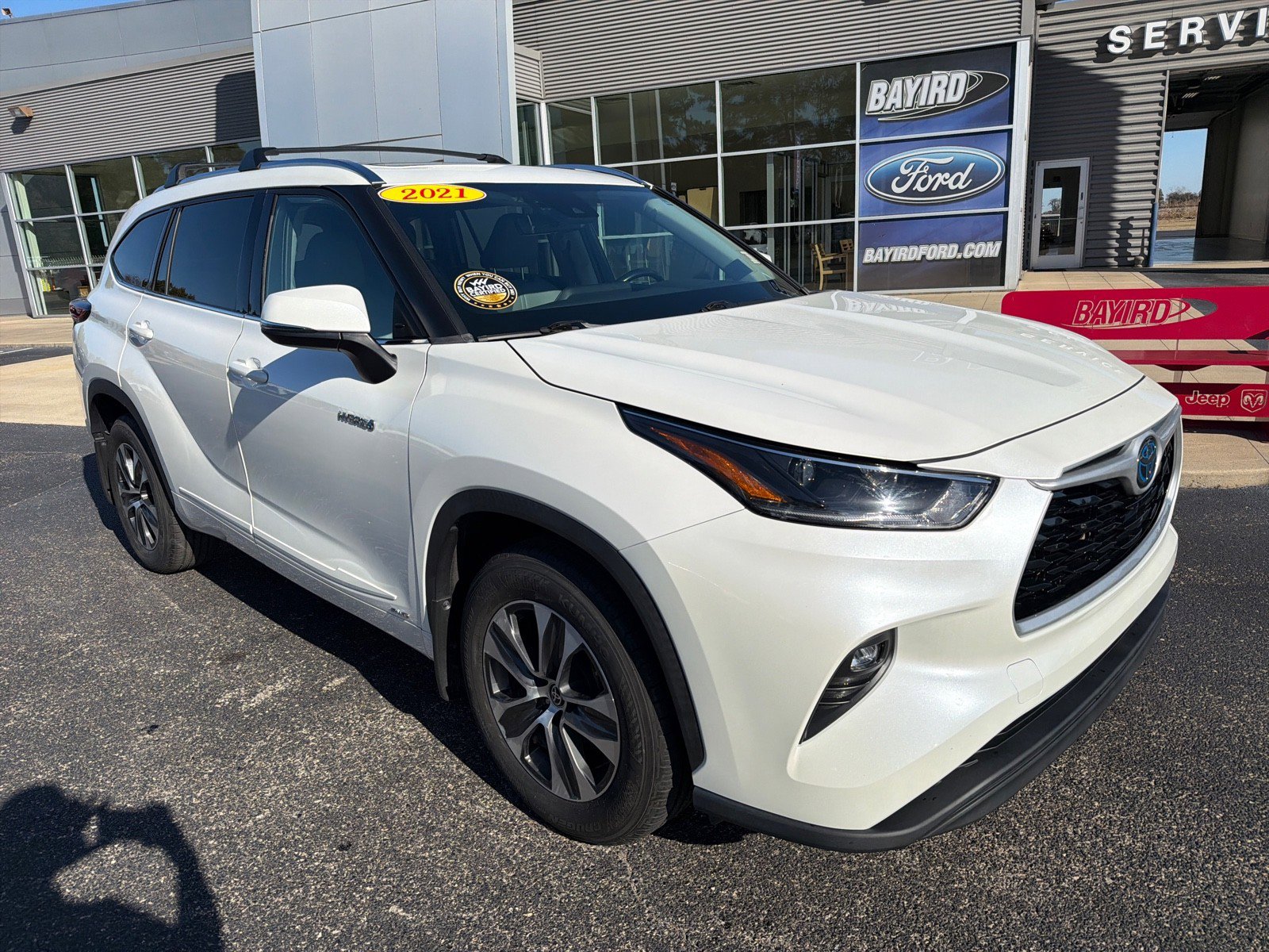 Used 2021 Toyota Highlander XLE image 2