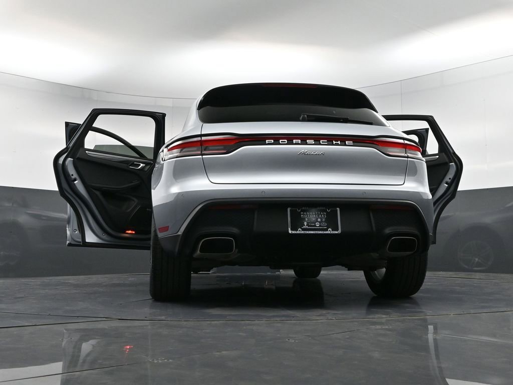 Certified 2025 Porsche Macan image 38