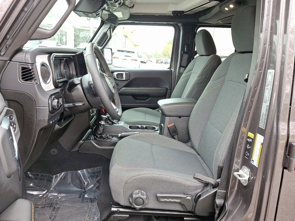 Used 2025 Jeep Wrangler Unlimited Sahara image 13