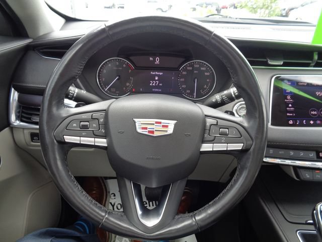 Used 2021 Cadillac XT4 Luxury w/ Cold Weather Package FWD image 33