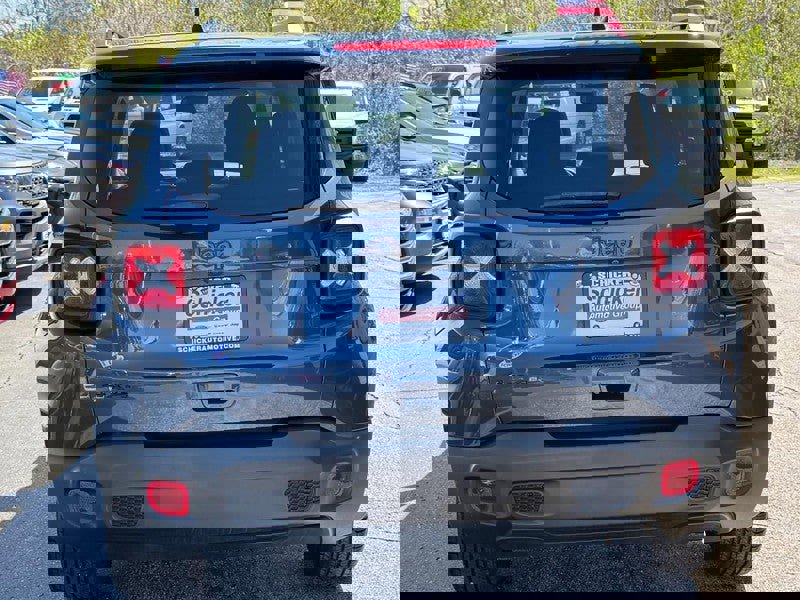 Used 2023 Jeep Renegade Altitude w/ Sun/Sound Group AWD/4WD image 4