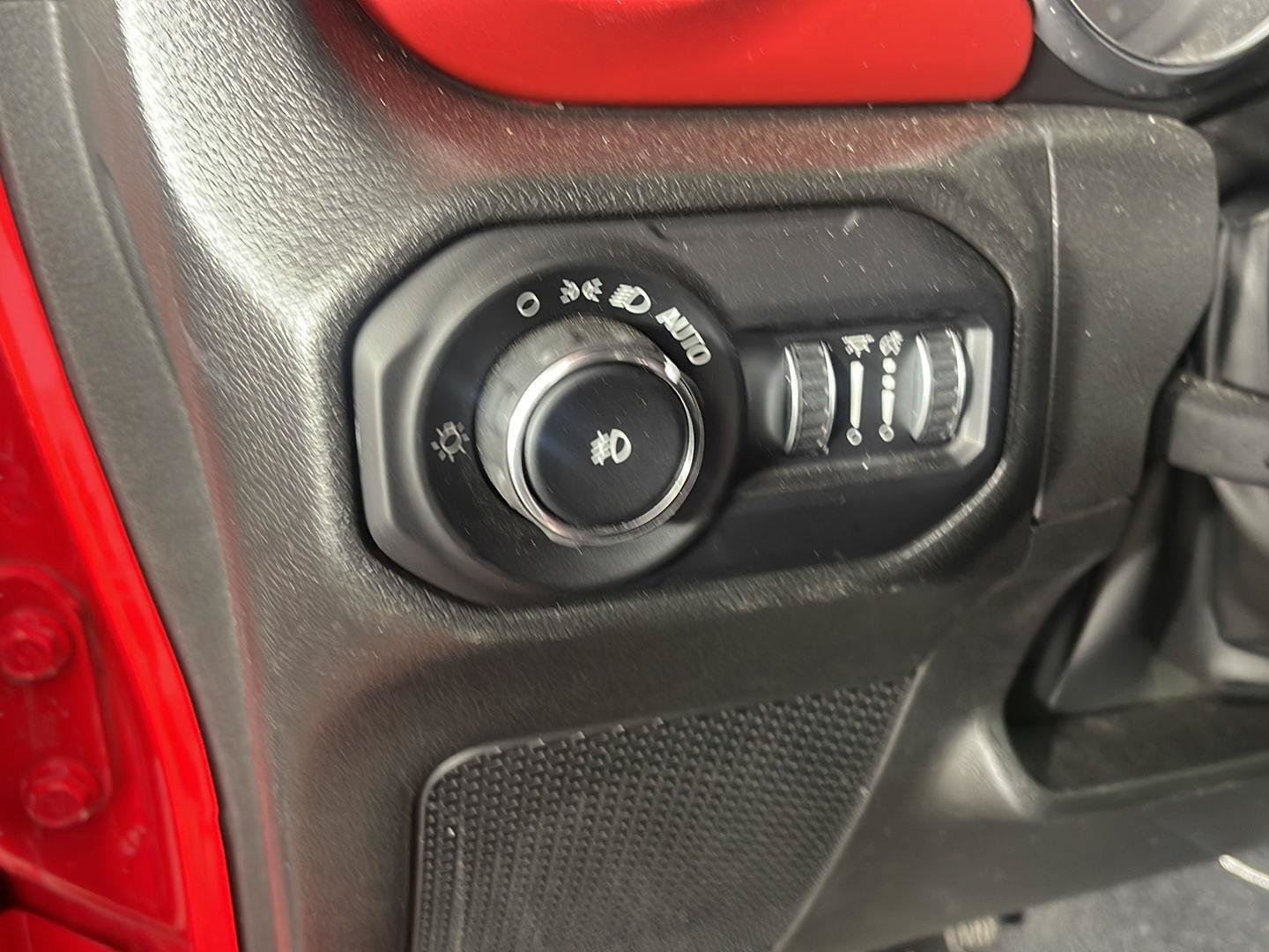 Used 2022 Jeep Wrangler Unlimited Rubicon w/ LED Lighting Group AWD/4WD image 34