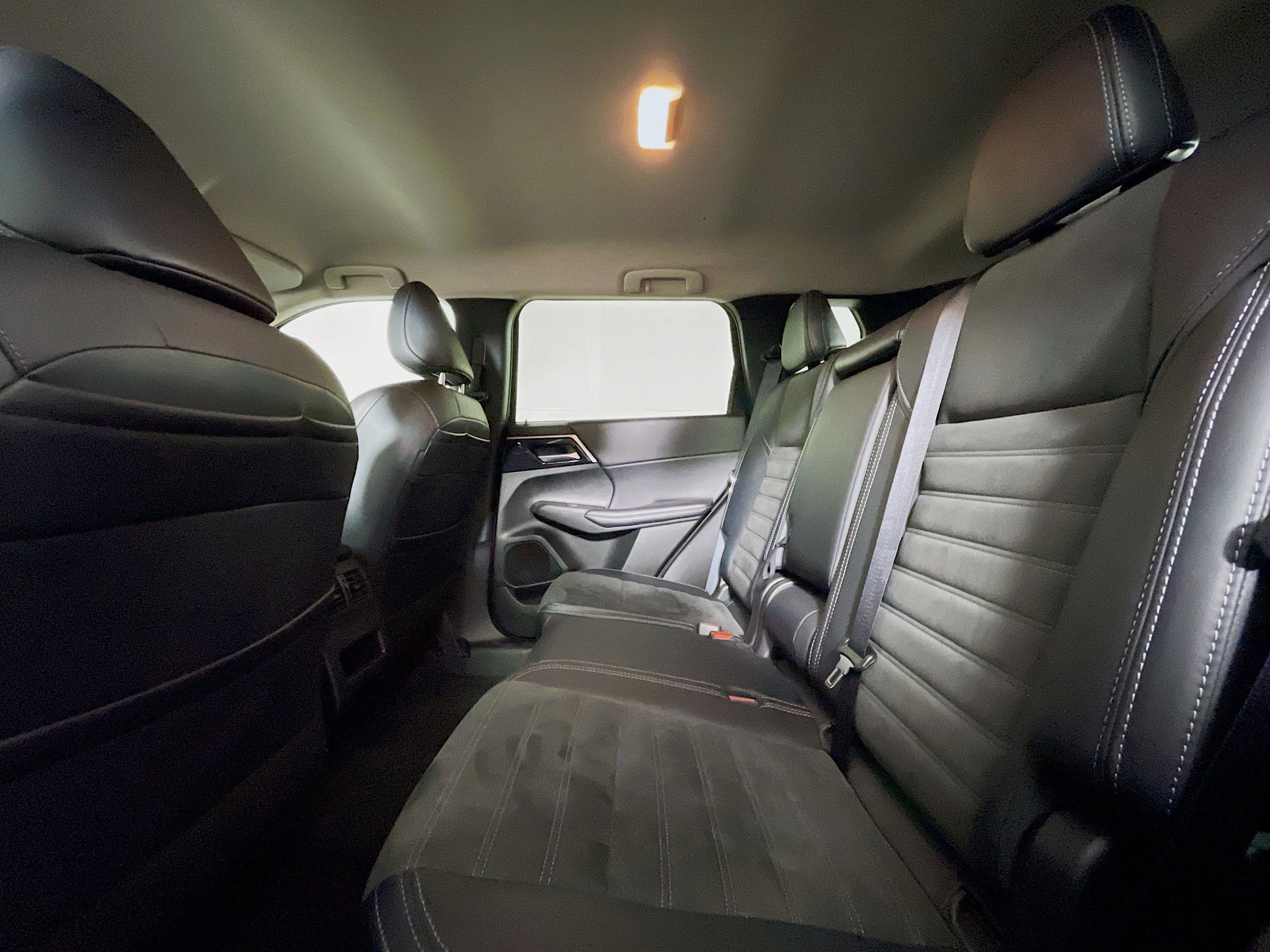 Used 2024 Mitsubishi Outlander SE image 27