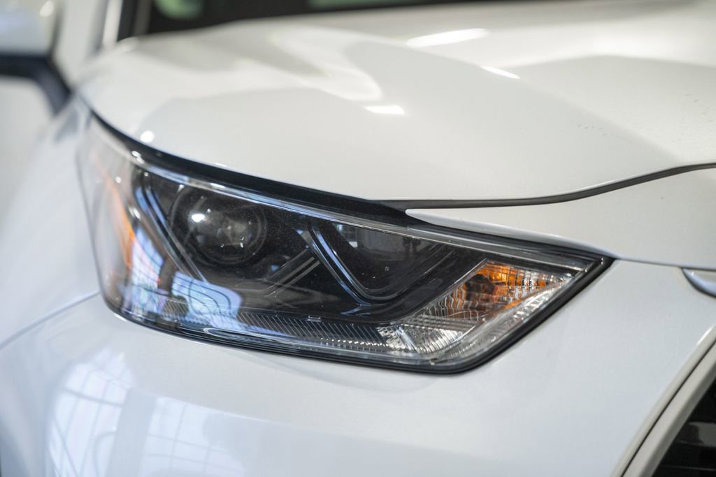 Used 2026 Toyota Highlander XLE AWD/4WD image 12
