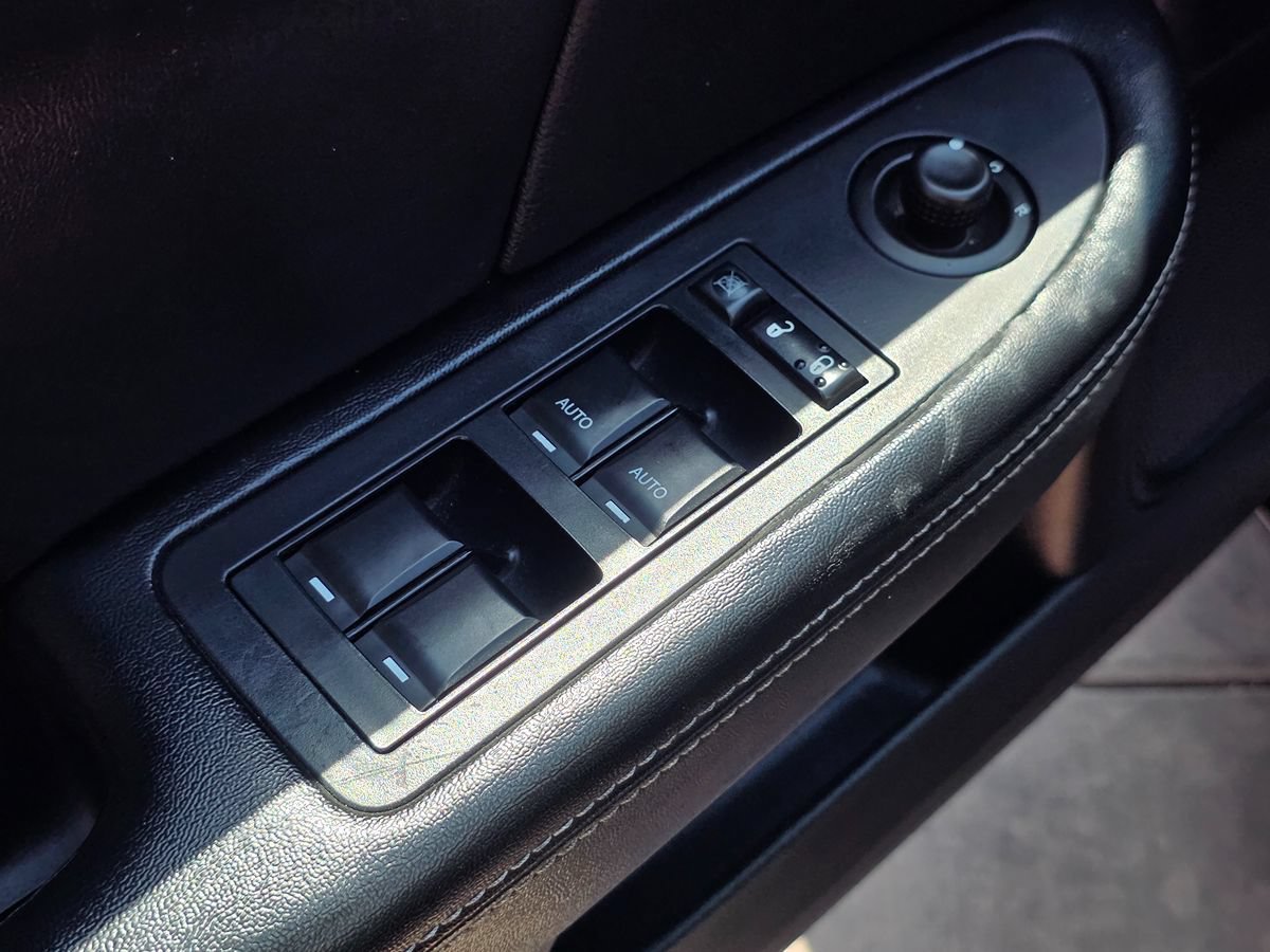 Used 2012 Chrysler 200 Limited FWD image 27