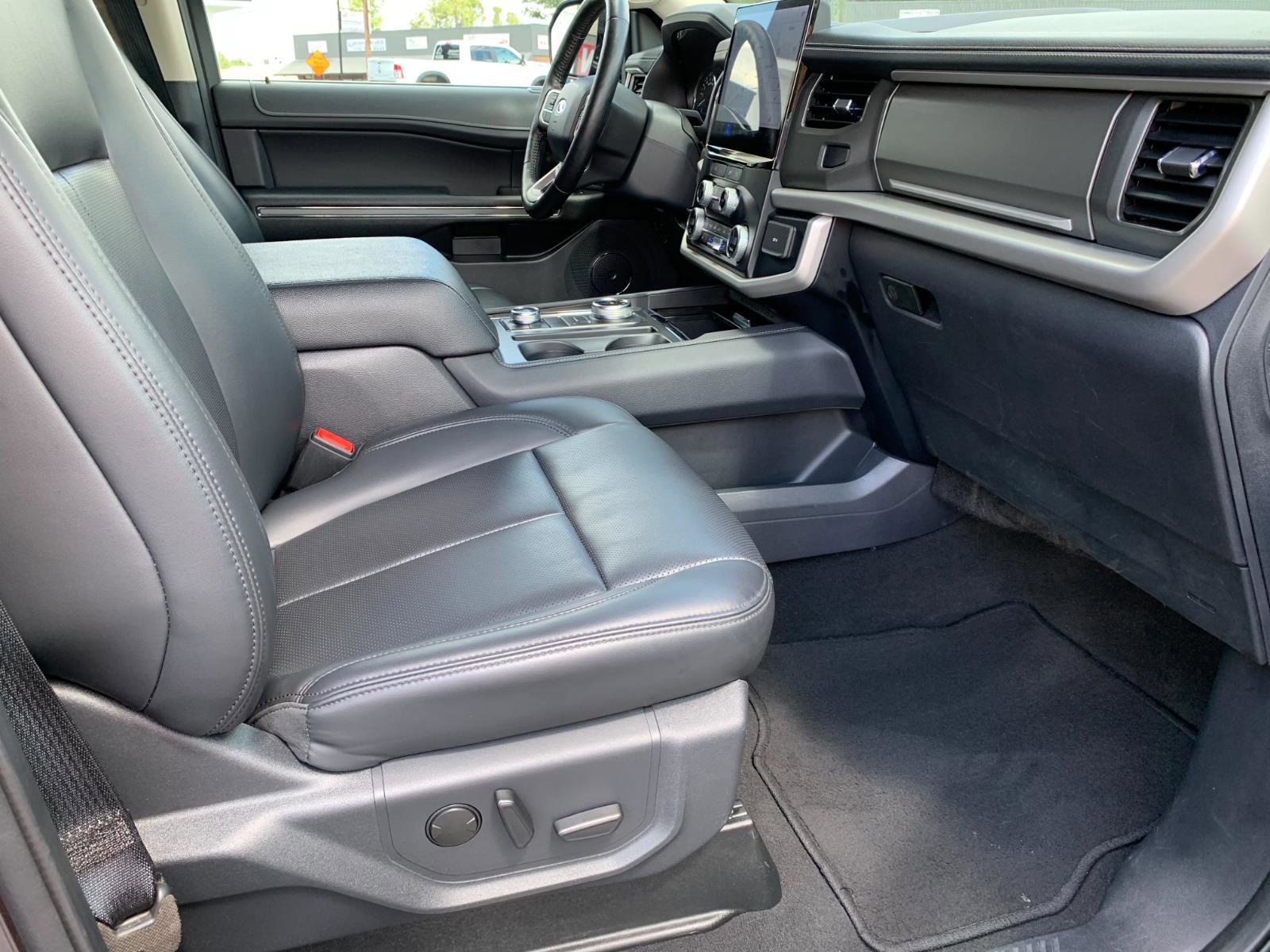 Used 2024 Ford Expedition Max XLT image 39