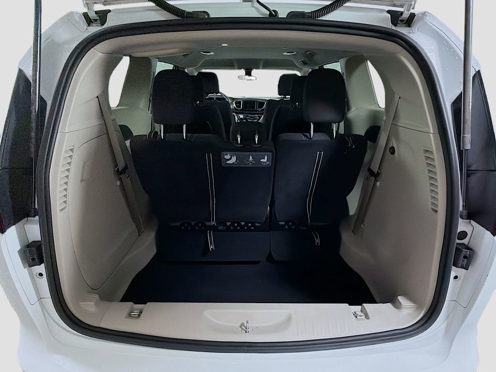 Used 2021 Chrysler Voyager LX image 26