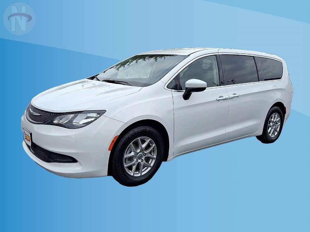 Used 2022 Chrysler Voyager LX image 4