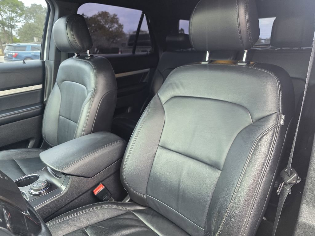 Used 2017 Ford Explorer XLT w/ Equipment Group 202A image 13