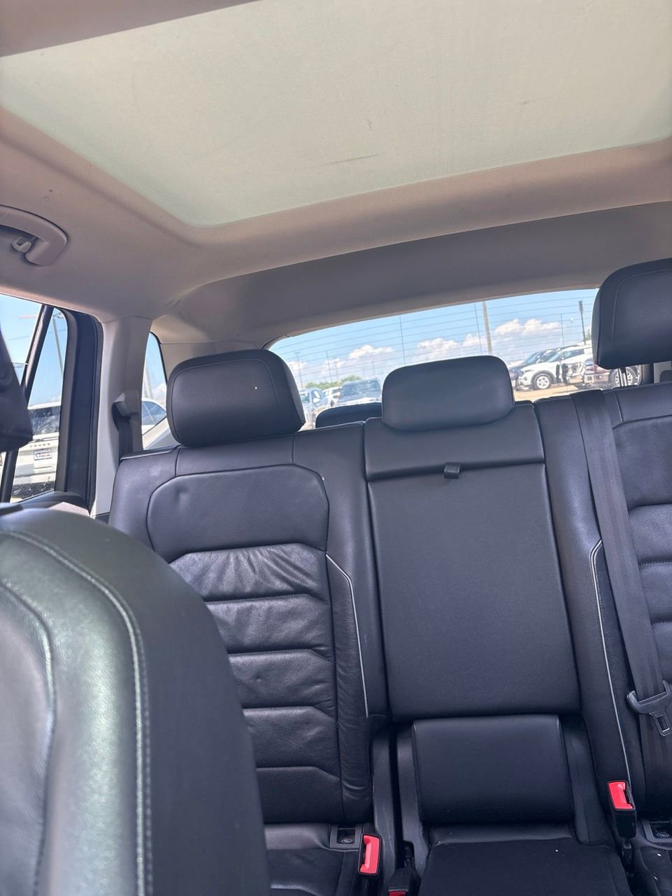 Used 2018 Volkswagen Tiguan SEL Premium FWD image 16