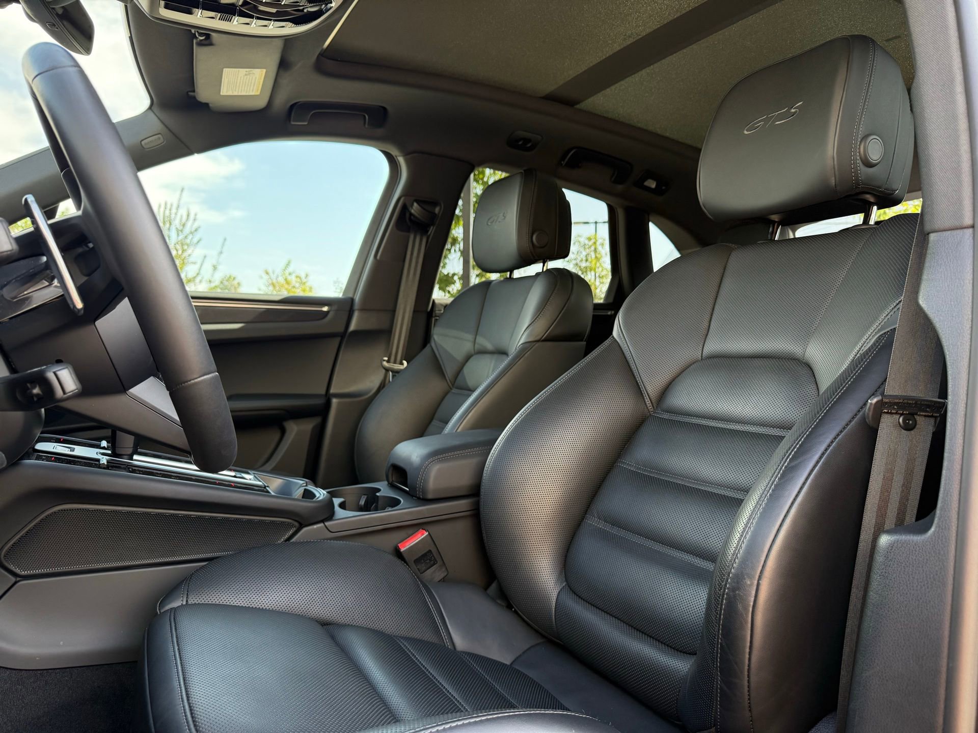 Certified 2025 Porsche Macan GTS image 5