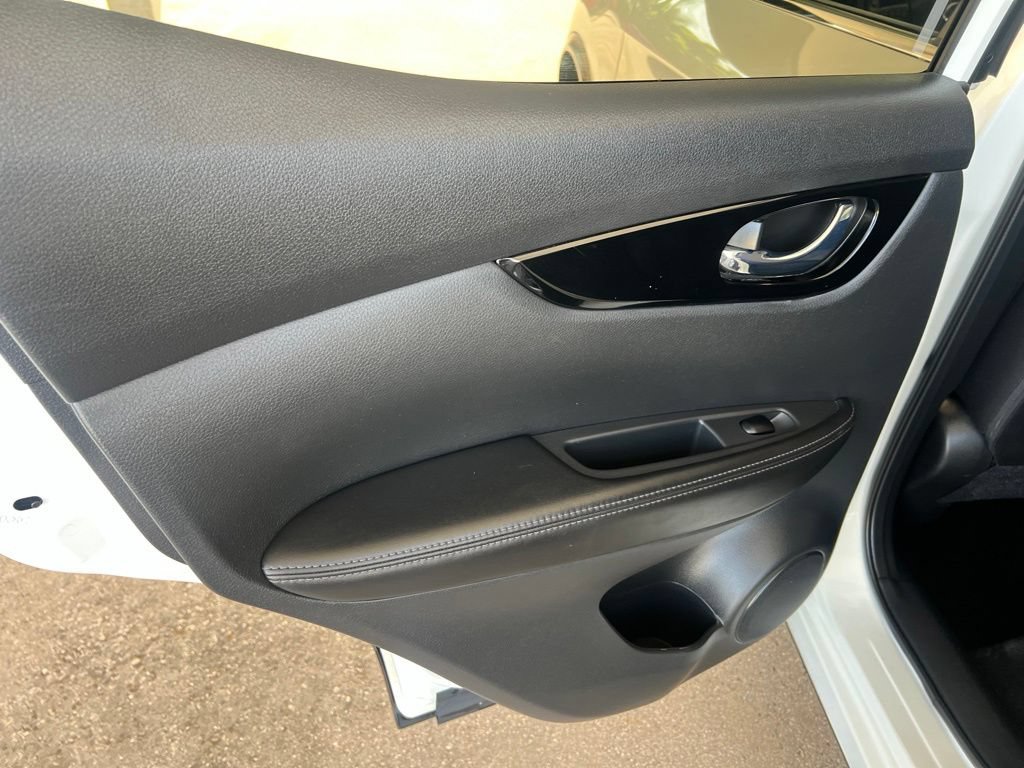 Used 2022 Nissan Rogue Sport SV AWD/4WD image 10
