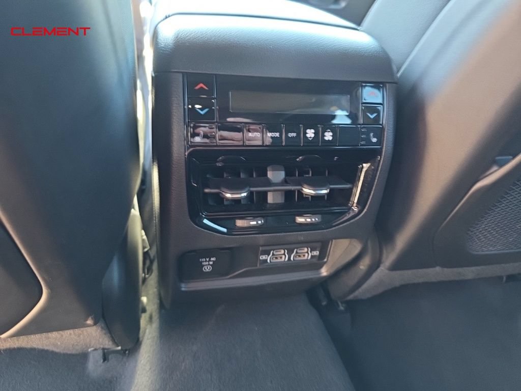 Used 2024 Jeep Grand Cherokee Overland w/ Luxury Tech Group IV AWD/4WD image 18