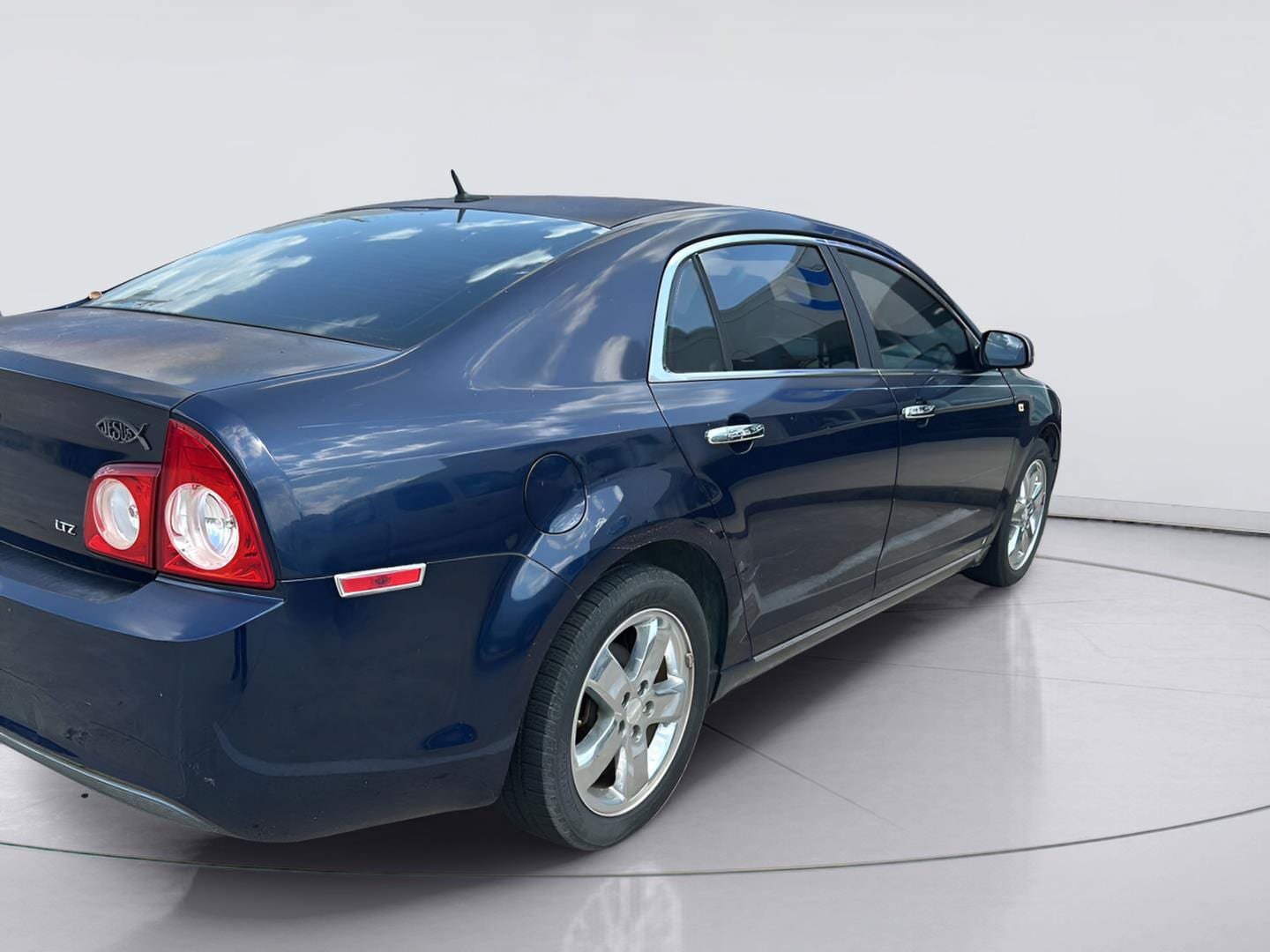 Used 2008 Chevrolet Malibu LTZ w/ Rear Power Package FWD image 4