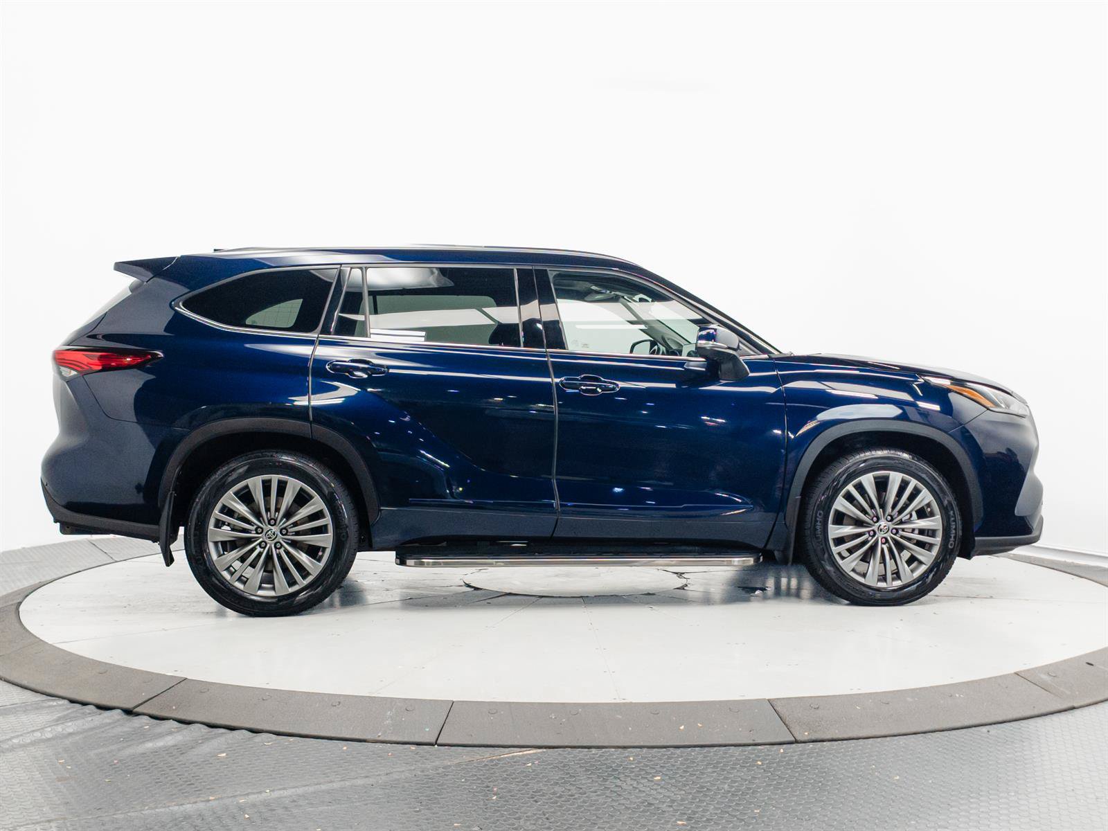 Certified 2020 Toyota Highlander Platinum AWD/4WD image 14