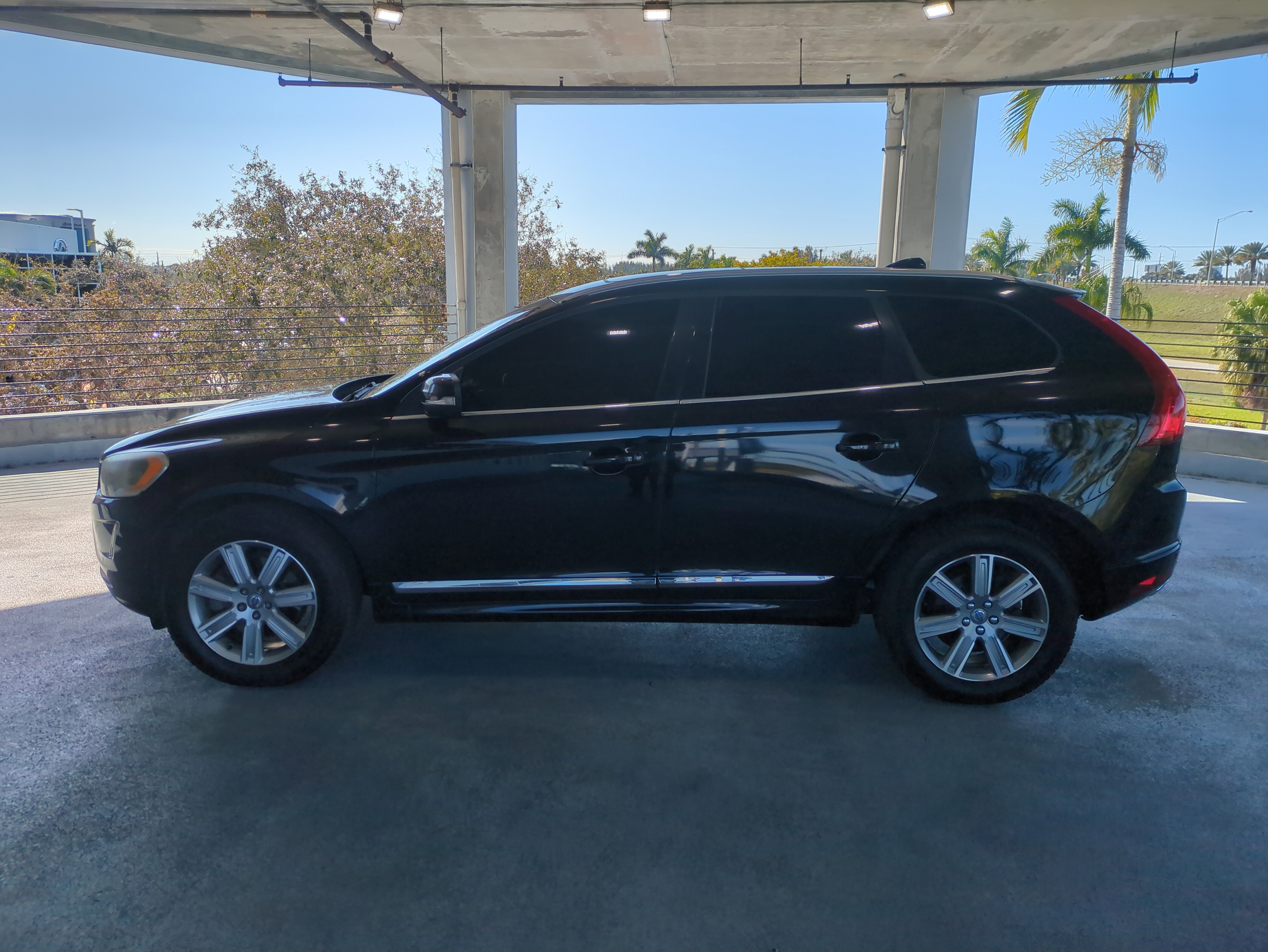 Used 2017 Volvo XC60 T5 Inscription w/ Preferred Option Package image 8