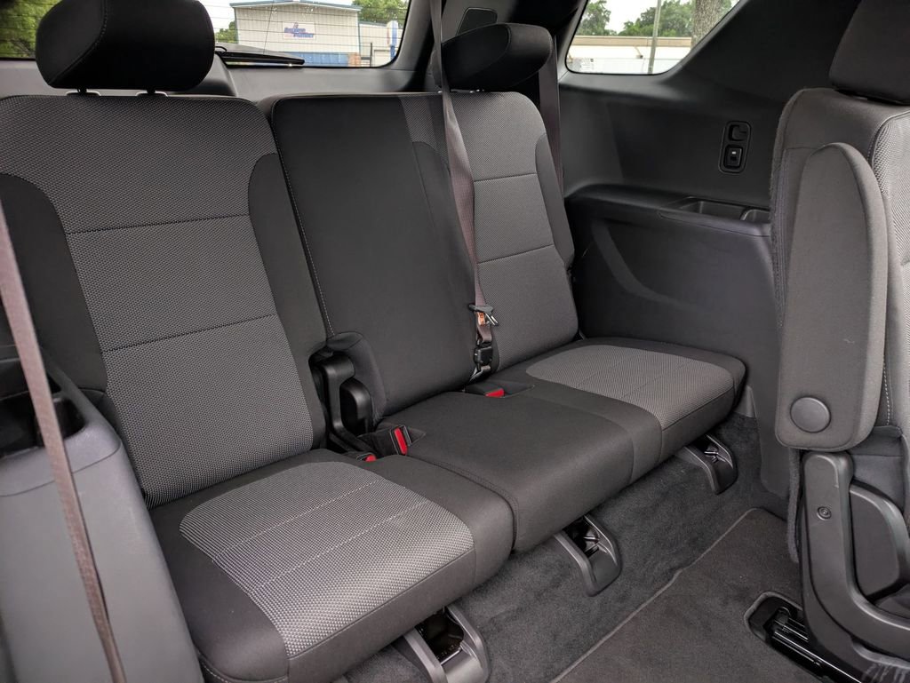 Used 2022 Chevrolet Traverse LT FWD image 28