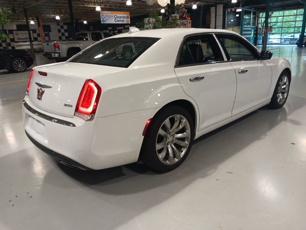 Used 2019 Chrysler 300 Limited RWD image 11