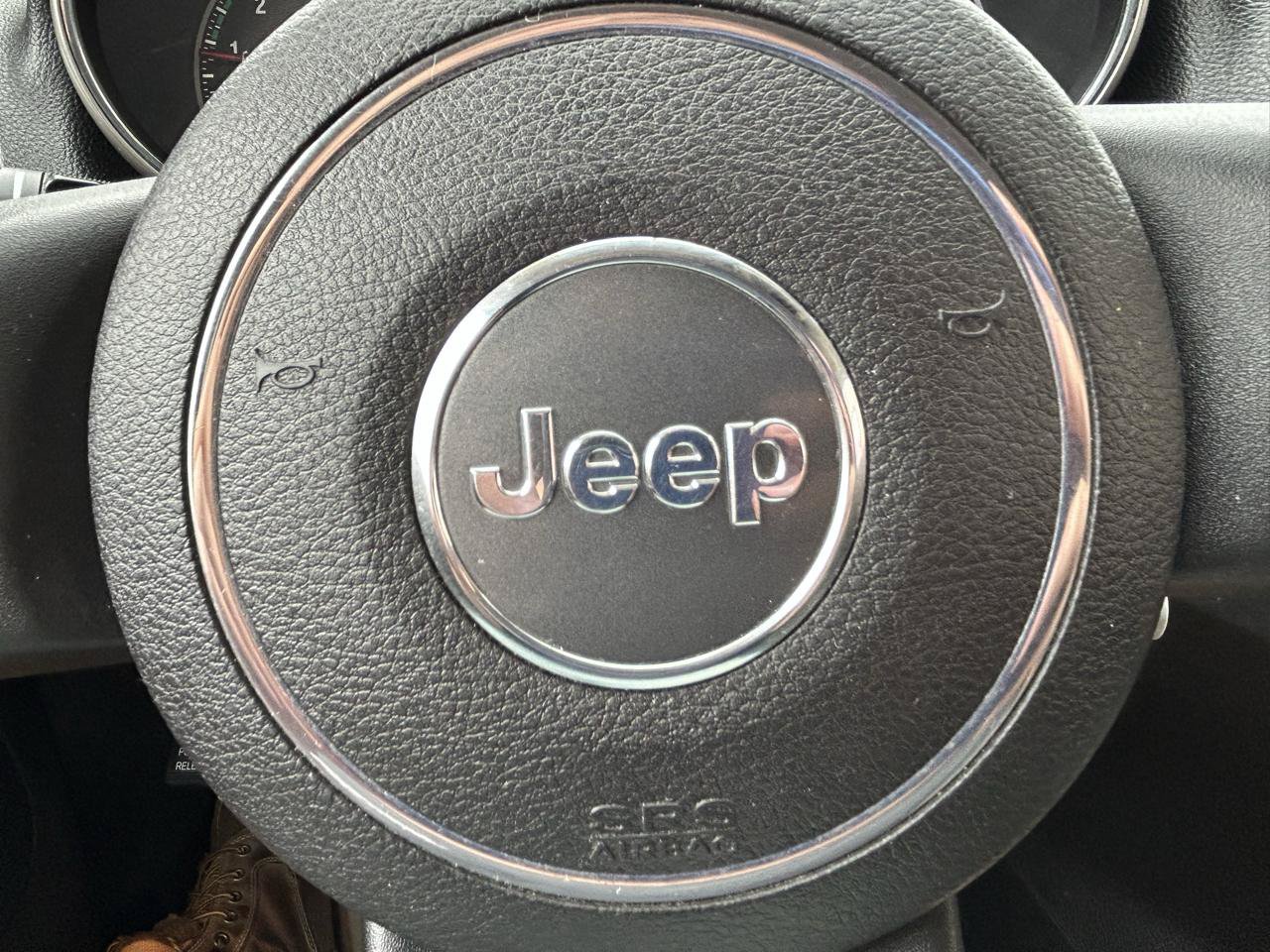 Used 2011 Jeep Grand Cherokee Laredo AWD/4WD image 20