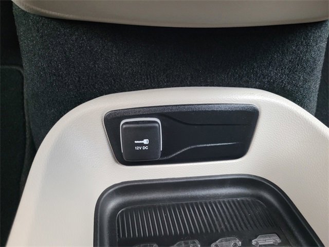 Used 2024 Chrysler Pacifica Touring-L image 26