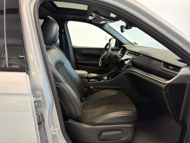 Used 2023 Jeep Grand Cherokee Altitude AWD/4WD image 33