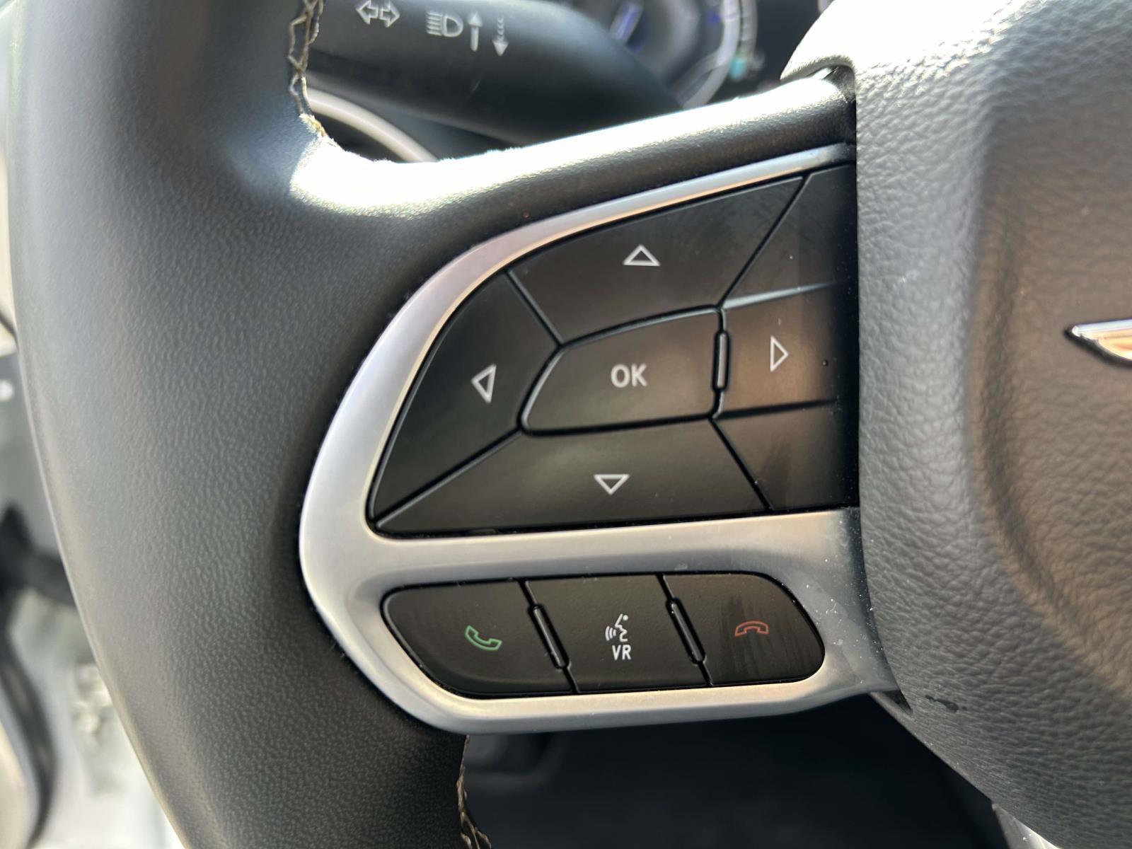 Used 2023 Chrysler Pacifica Touring-L image 22