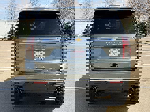 Used 2023 Chevrolet Suburban Premier image 5