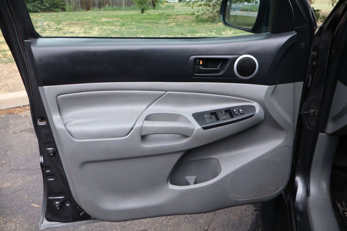 Used 2014 Toyota Tacoma V6 image 24