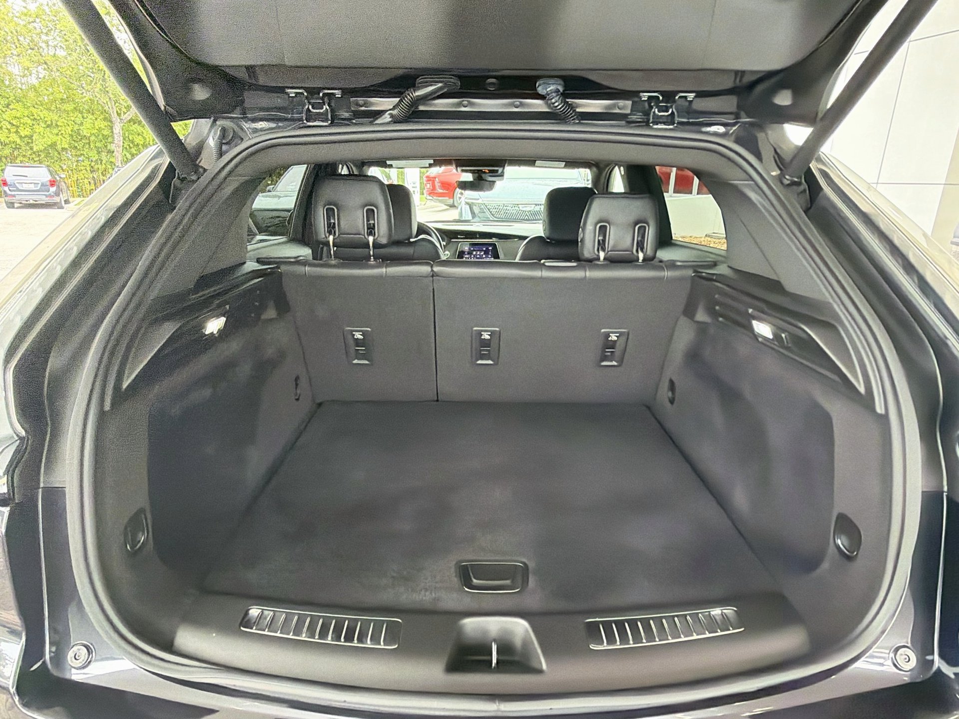 Certified 2022 Cadillac XT4 Premium Luxury w/ Enhanced Visibility Package FWD image 14
