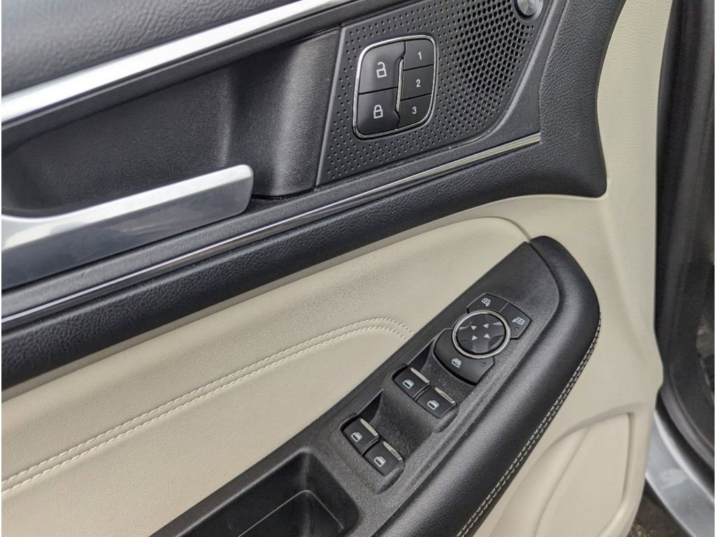 Used 2022 Ford Edge Titanium image 13