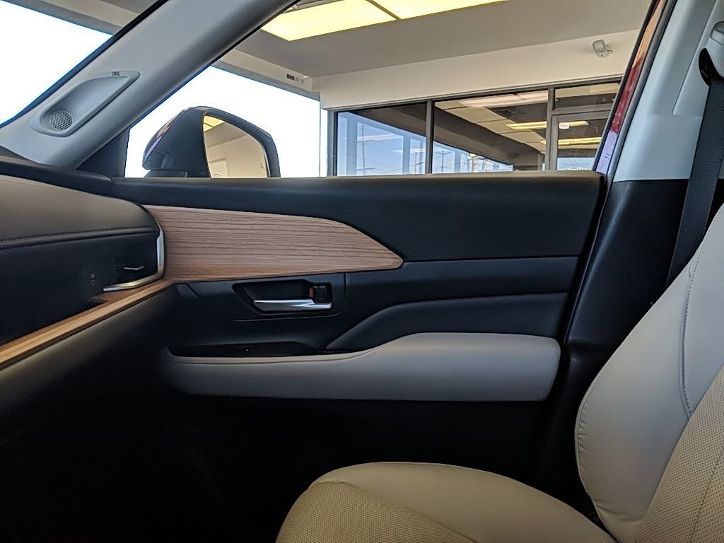 Used 2024 Toyota Grand Highlander Limited image 24