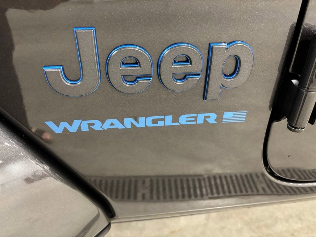 Used 2025 Jeep Wrangler Unlimited Sahara w/ Safety Group AWD/4WD image 22