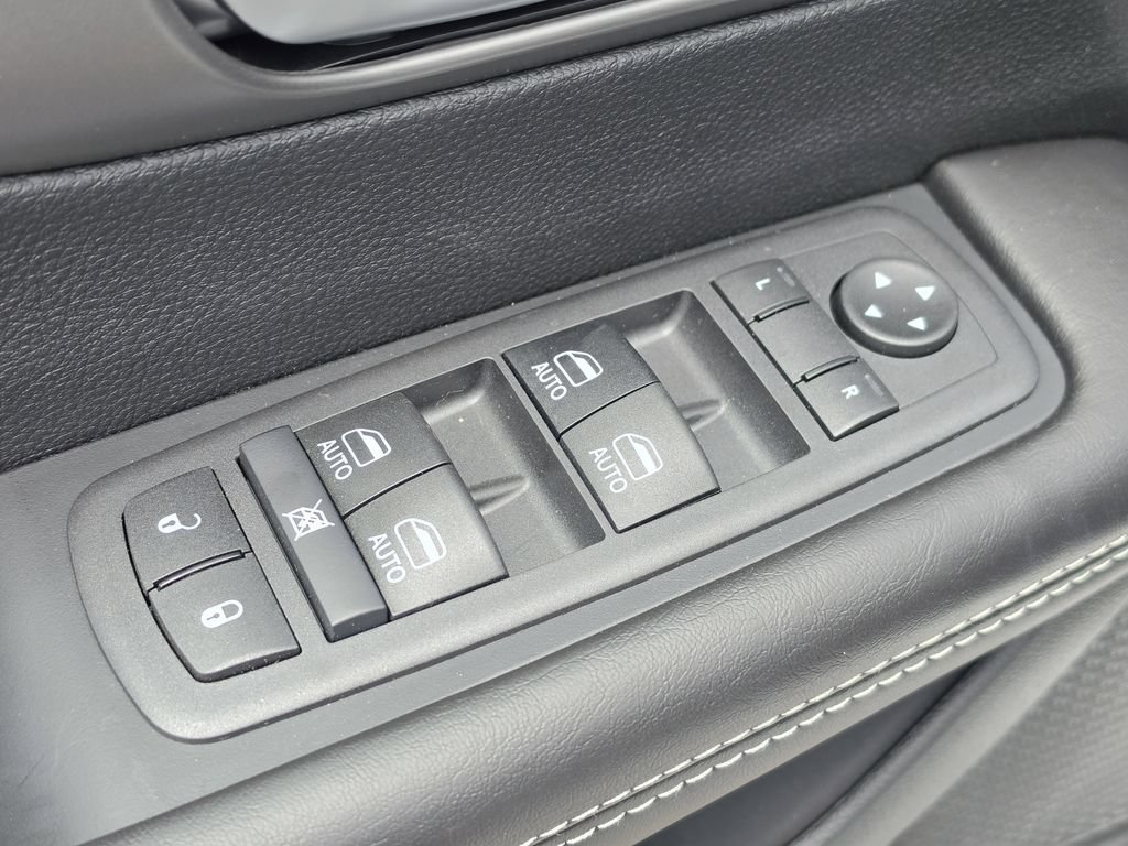 New 2027 Chrysler Pacifica Select w/ Family Tech Group FWD image 18