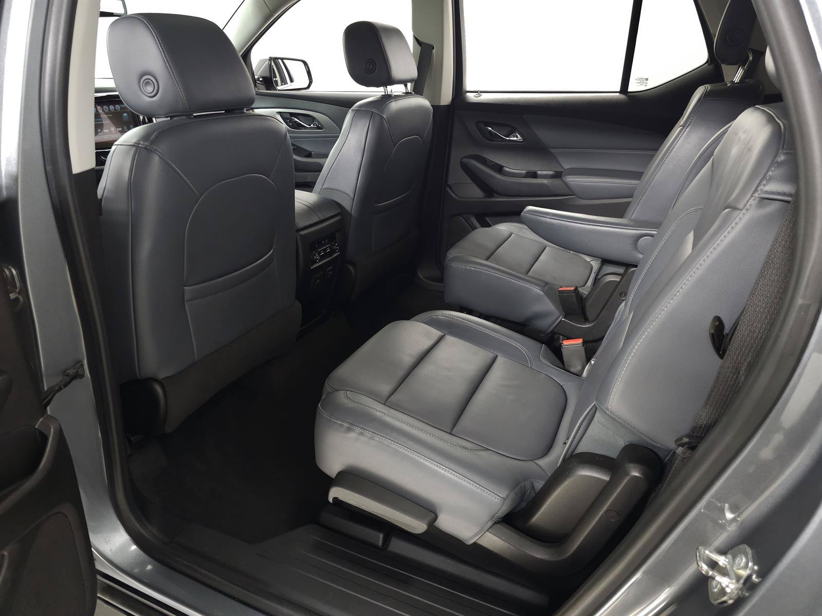 Used 2018 Chevrolet Traverse LT w/ LPO, Floor Liner Package AWD/4WD image 30