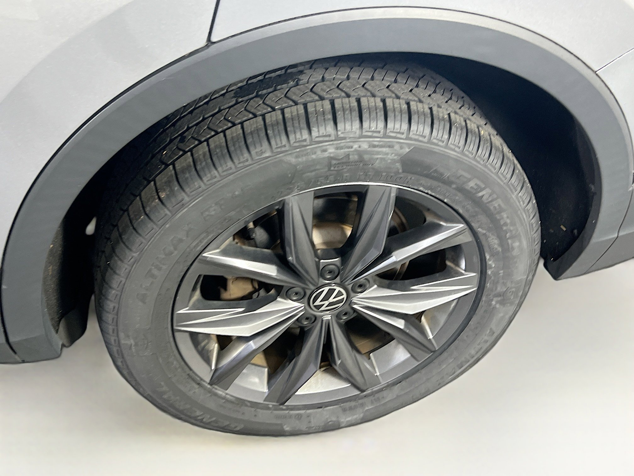 Used 2022 Volkswagen Tiguan SE AWD/4WD image 28