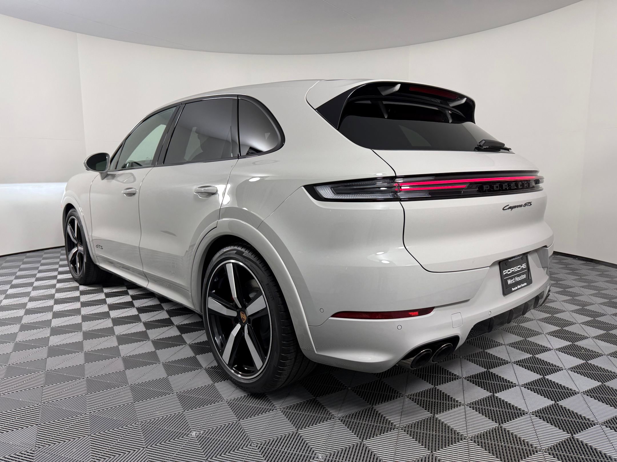 New 2026 Porsche Cayenne GTS image 3