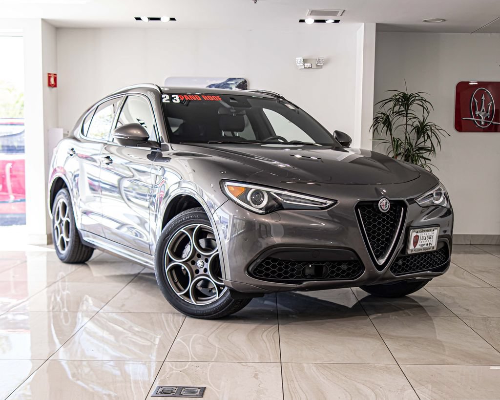 Used 2023 Alfa Romeo Stelvio Ti AWD/4WD image 5