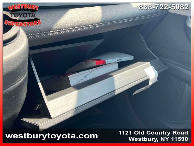 Used 2025 Toyota Sienna LE FWD image 31