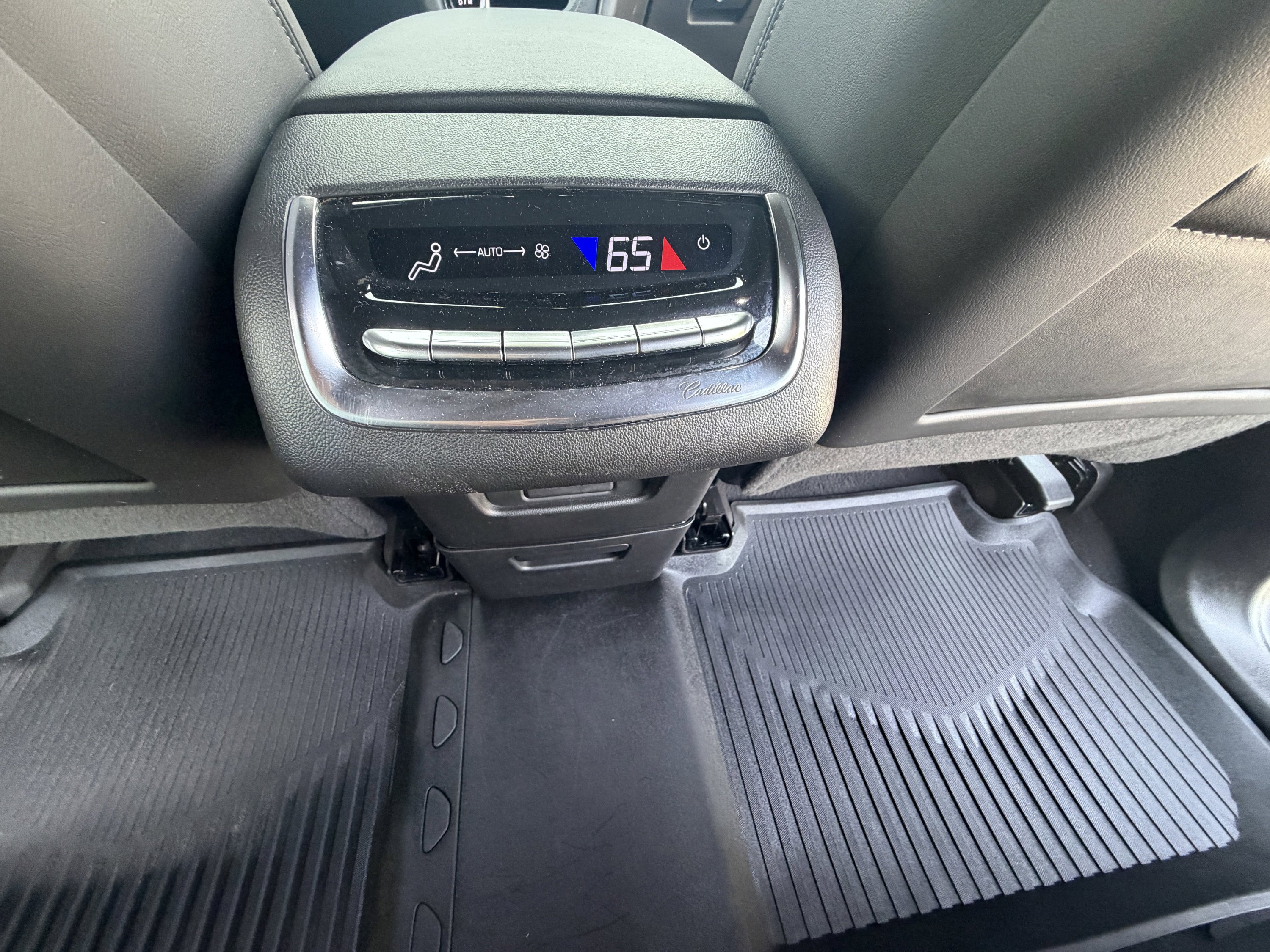 Used 2022 Cadillac XT6 Premium Luxury w/ Technology Package AWD/4WD image 10