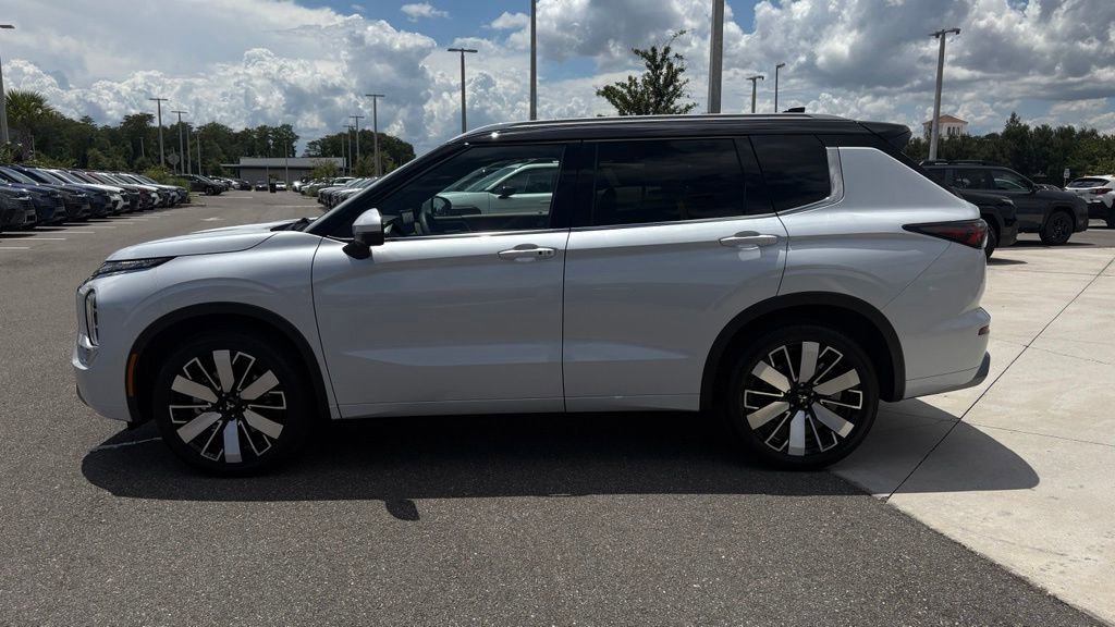 Used 2025 Mitsubishi Outlander SEL FWD image 8
